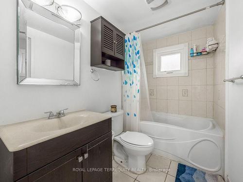 18 Charlton Cres, Ajax, ON - Indoor Photo Showing Bathroom