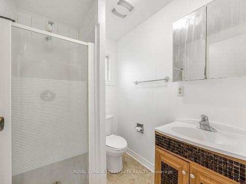 18 Charlton Cres, Ajax, ON - Indoor Photo Showing Bathroom