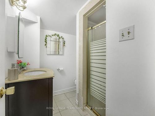 18 Charlton Cres, Ajax, ON - Indoor Photo Showing Bathroom