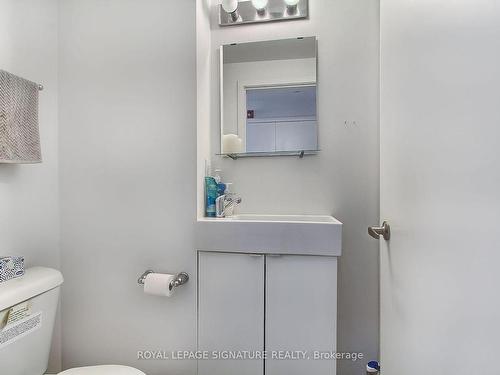 309-1800 Simcoe St N, Oshawa, ON - Indoor Photo Showing Bathroom