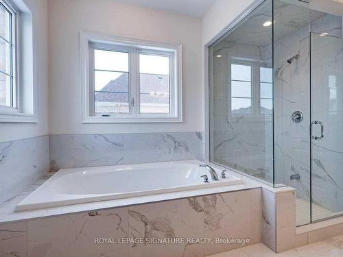 32 Robert Baldwin Blvd, East Gwillimbury, ON - Indoor Photo Showing Bathroom