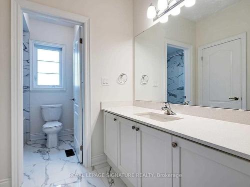 32 Robert Baldwin Blvd, East Gwillimbury, ON - Indoor Photo Showing Bathroom