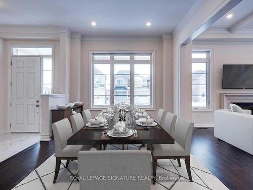 32 Robert Baldwin Blvd, East Gwillimbury, ON - Indoor Photo Showing Dining Room