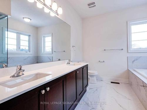 32 Robert Baldwin Blvd, East Gwillimbury, ON - Indoor Photo Showing Bathroom