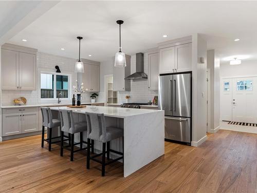 2306 Grove Cres, Sidney, BC - Indoor Photo Showing Kitchen With Upgraded Kitchen