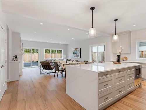 2306 Grove Cres, Sidney, BC - Indoor Photo Showing Kitchen With Upgraded Kitchen