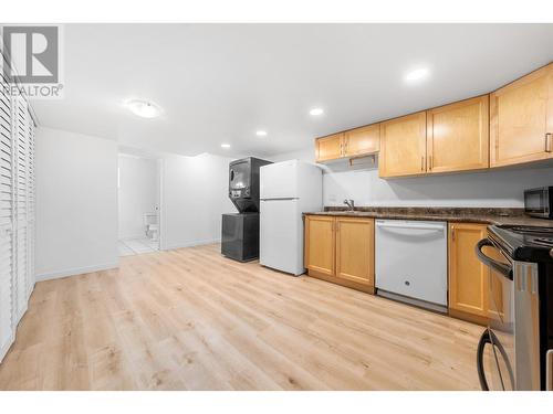 Xxxx Grand Boulevard, North Vancouver, BC - Indoor Photo Showing Kitchen