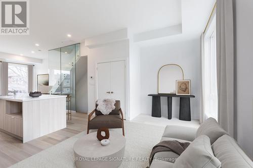 270 Atlas Avenue, Toronto, ON - Indoor Photo Showing Living Room