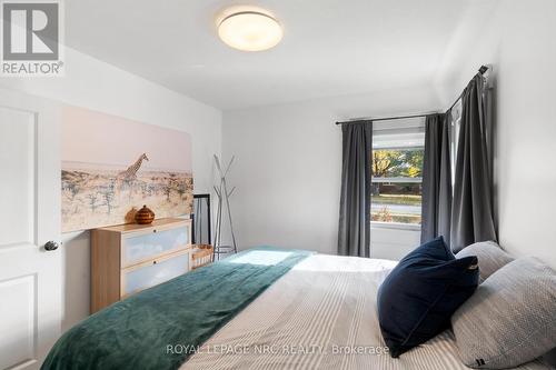 1368 Haist Street, Pelham (662 - Fonthill), ON - Indoor Photo Showing Bedroom