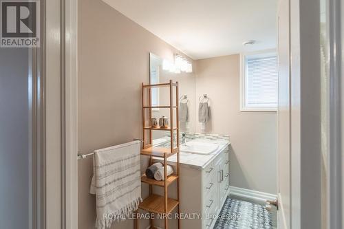 1368 Haist Street, Pelham (662 - Fonthill), ON - Indoor Photo Showing Bathroom