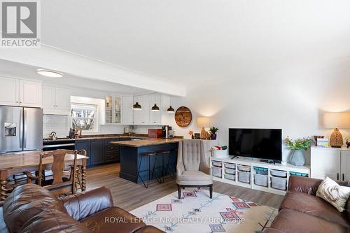 1368 Haist Street, Pelham (662 - Fonthill), ON - Indoor Photo Showing Living Room