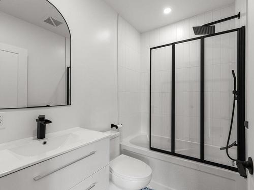 Ensuite bathroom - 190 Av. De Merton, Saint-Lambert, QC - Indoor Photo Showing Bathroom