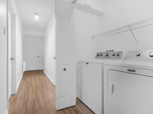 Salle de lavage - 7968 Rue Des Santolines, Québec (Charlesbourg), QC - Indoor Photo Showing Laundry Room