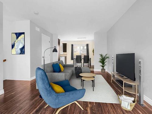 Salon - 7968 Rue Des Santolines, Québec (Charlesbourg), QC - Indoor Photo Showing Living Room