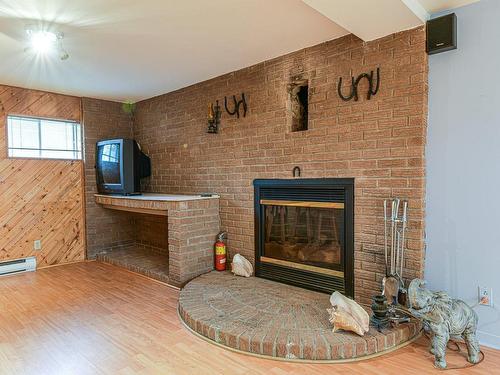 Salle familiale - 4090 Rue Legault, Longueuil (Saint-Hubert), QC - Indoor With Fireplace