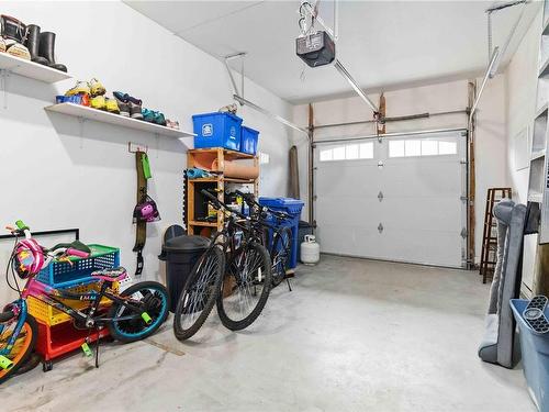 7133 Grant Rd West, Sooke, BC - Indoor Photo Showing Garage