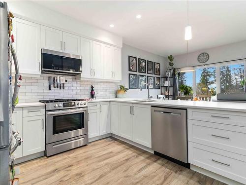 7133 Grant Rd West, Sooke, BC - Indoor Photo Showing Kitchen With Stainless Steel Kitchen With Upgraded Kitchen