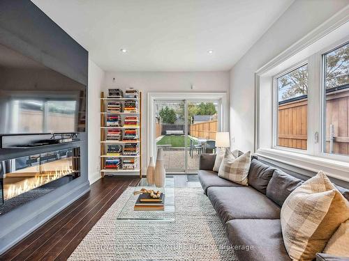 54 Bellevue Ave, Toronto, ON - Indoor Photo Showing Living Room