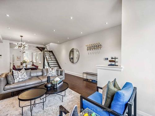 54 Bellevue Ave, Toronto, ON - Indoor Photo Showing Living Room