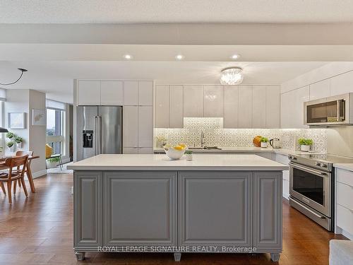 1008-5 Kenneth Ave, Toronto, ON - Indoor Photo Showing Kitchen With Upgraded Kitchen