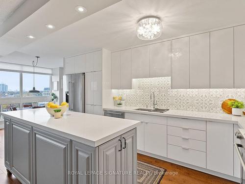 1008-5 Kenneth Ave, Toronto, ON - Indoor Photo Showing Kitchen With Upgraded Kitchen