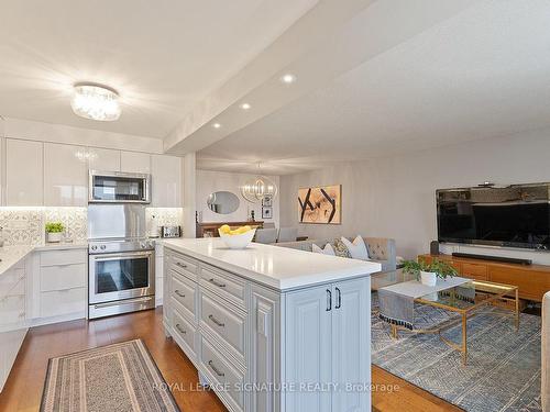 1008-5 Kenneth Ave, Toronto, ON - Indoor Photo Showing Kitchen