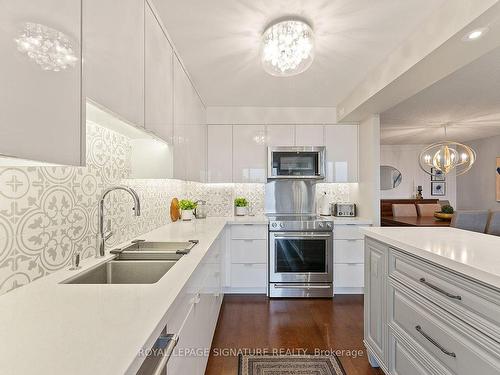 1008-5 Kenneth Ave, Toronto, ON - Indoor Photo Showing Kitchen With Double Sink With Upgraded Kitchen