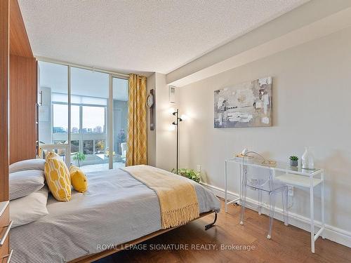 1008-5 Kenneth Ave, Toronto, ON - Indoor Photo Showing Bedroom