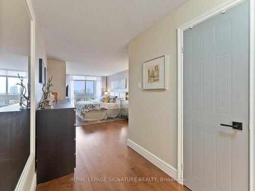 1008-5 Kenneth Ave, Toronto, ON - Indoor