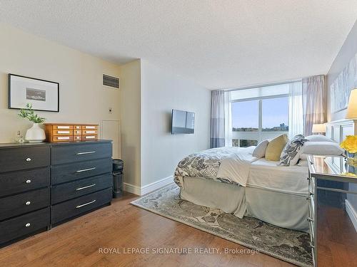 1008-5 Kenneth Ave, Toronto, ON - Indoor Photo Showing Bedroom