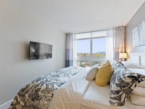 1008-5 Kenneth Ave, Toronto, ON - Indoor Photo Showing Bedroom