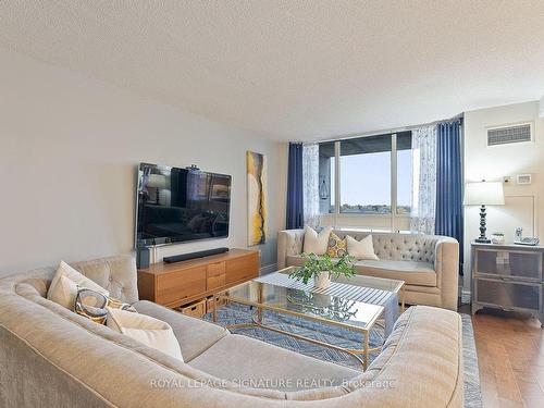 1008-5 Kenneth Ave, Toronto, ON - Indoor Photo Showing Living Room