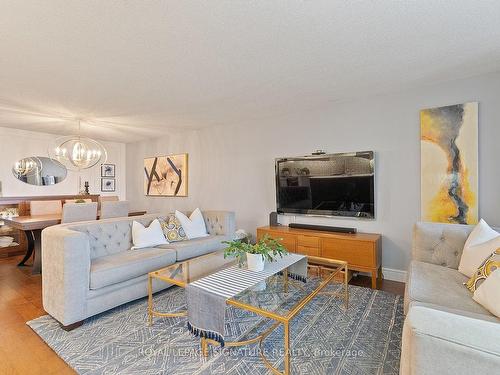 1008-5 Kenneth Ave, Toronto, ON - Indoor Photo Showing Living Room