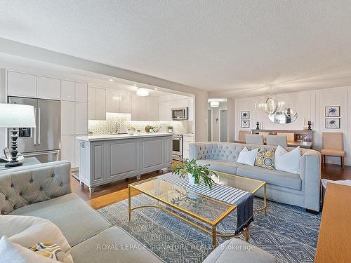 1008-5 Kenneth Ave, Toronto, ON - Indoor Photo Showing Living Room