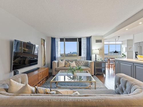 1008-5 Kenneth Ave, Toronto, ON - Indoor Photo Showing Living Room