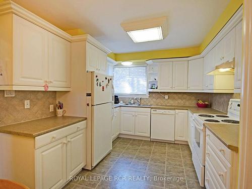 22 Henderson Dr, Aurora, ON - Indoor Photo Showing Kitchen With Double Sink