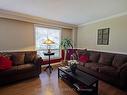 22 Henderson Dr, Aurora, ON  - Indoor Photo Showing Living Room 