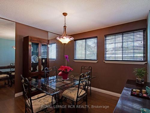 22 Henderson Dr, Aurora, ON - Indoor Photo Showing Dining Room