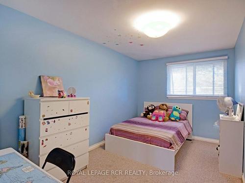 22 Henderson Dr, Aurora, ON - Indoor Photo Showing Bedroom