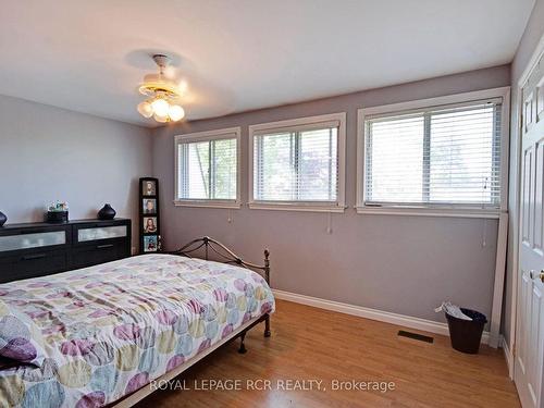 22 Henderson Dr, Aurora, ON - Indoor Photo Showing Bedroom