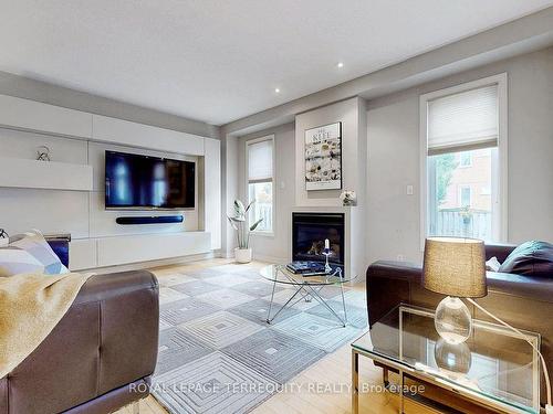 120 Guery Cres, Vaughan, ON - Indoor Photo Showing Living Room