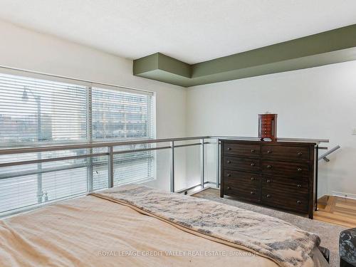 217-215 Queen St, Brampton, ON - Indoor Photo Showing Bedroom