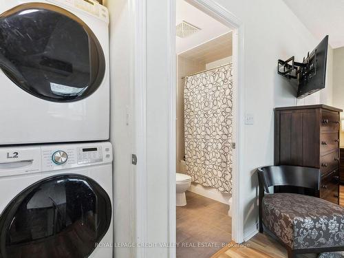 217-215 Queen St, Brampton, ON - Indoor Photo Showing Laundry Room