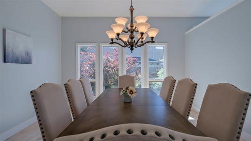 359 Stellar Drive, Kelowna, BC - Indoor Photo Showing Dining Room