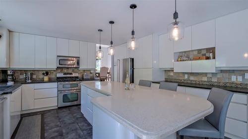 359 Stellar Drive, Kelowna, BC - Indoor Photo Showing Dining Room