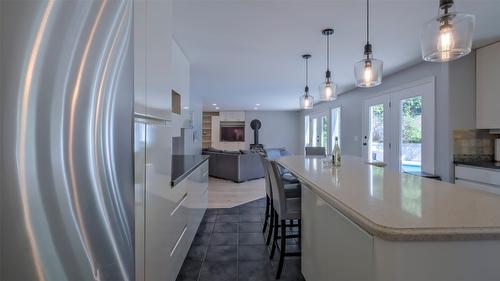 359 Stellar Drive, Kelowna, BC - Indoor Photo Showing Kitchen With Upgraded Kitchen