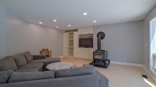 359 Stellar Drive, Kelowna, BC - Indoor Photo Showing Kitchen With Double Sink