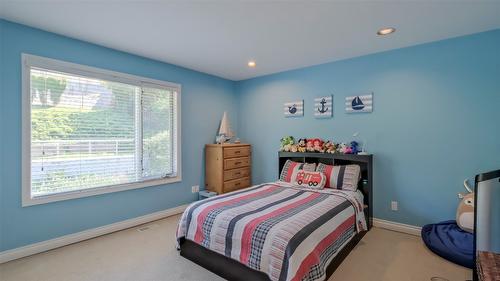 359 Stellar Drive, Kelowna, BC - Indoor Photo Showing Bathroom