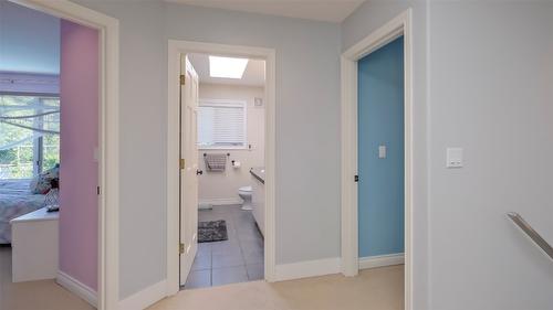 359 Stellar Drive, Kelowna, BC - Indoor Photo Showing Bathroom