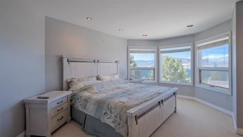 359 Stellar Drive, Kelowna, BC - Indoor Photo Showing Other Room